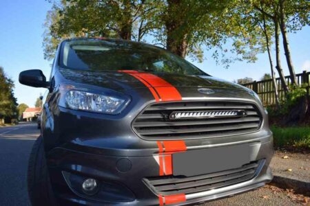 FORD TRANSIT COURIER (2014+) – Kit do mřížky pro světlomety