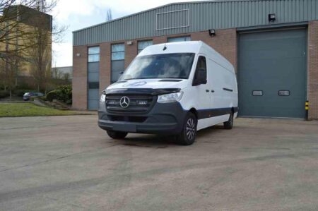 MERCEDES SPRINTER (2018+) – Sada pro osvělení do mřížky pro světlomety