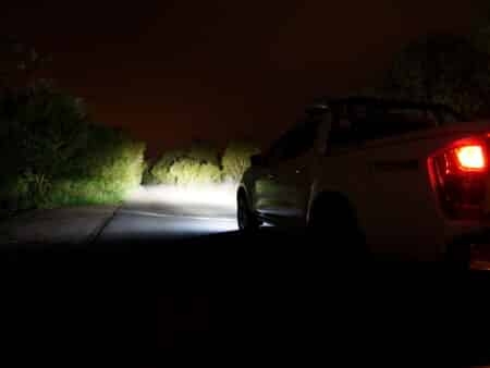 Nissan Navara (2014+) – Sada pro osvětlení do spodní mřížky chladiče