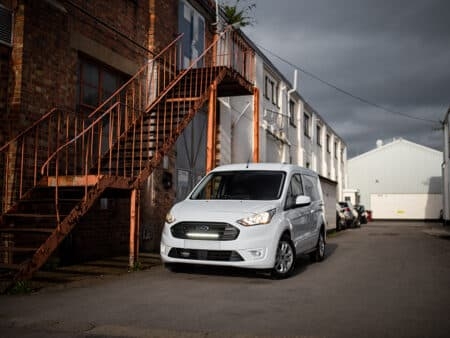 FORD TRANSIT CONNECT (2018+) – Kit do mřížky pro světlomety