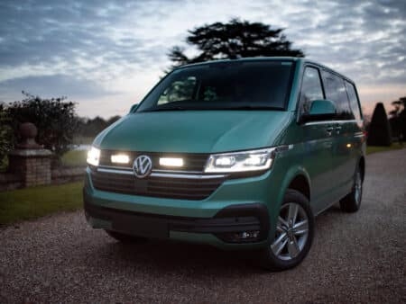 VW TRANSPORTER T6.1 – Sada pro osvětelní do mřížky chladiče