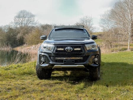 Toyota Hilux sada pro montáž světlometů na střechu (bez hagusů)