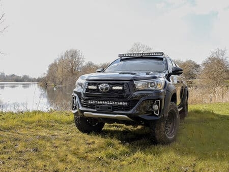 Toyota Hilux sada pro montáž světlometů na střechu (bez hagusů)