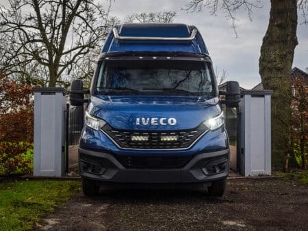 Iveco Daily (2019+) – sada pro osvětelní do mřížky chladiče