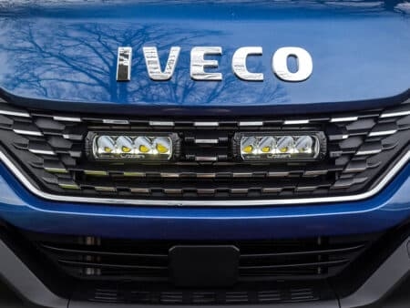 Iveco Daily (2019+) – sada pro osvětelní do mřížky chladiče