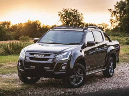 Isuzu D-Max – sada pro střešní uchycení světlometů (s hagusy)