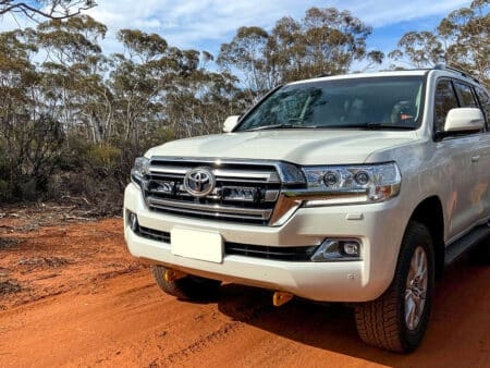 Toyota Landcruiser 200 – Sada pro světlomety do mřížky chladiče