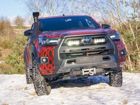 Toyota Hilux Invincible-X (2021+) – Sada do mřížky chladiče