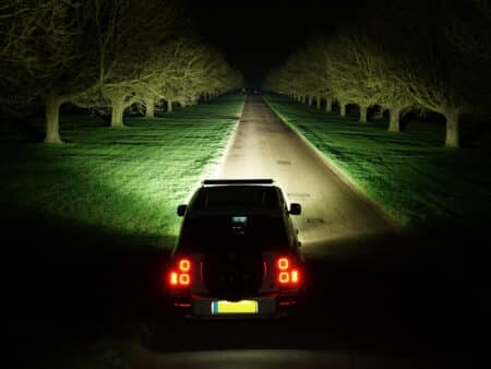 Land Rover Defender (2020+) – Sada pro světlomety do mřížky chladiče