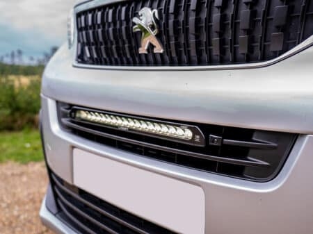Peugeot Expert (2016+) – Sada pro osvětlení do mřížky chladiče