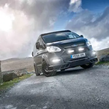FORD TRANSIT CUSTOM (2012+) – Sada pro osvětlení do mřížky chladiče