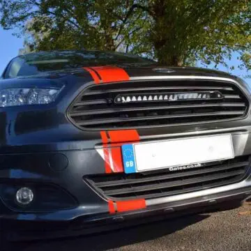 FORD TRANSIT COURIER (2014+) – Kit do mřížky pro světlomety