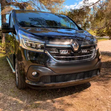 Renault Trafic (2019+) – sada pro světlomety do mřížky chladiče