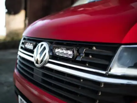 VW TRANSPORTER T6.1 – Sada pro osvětelní do mřížky chladiče