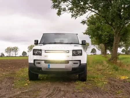 Land Rover Defender (2020+) – Sada pro světlomety do střední mřížky chladiče