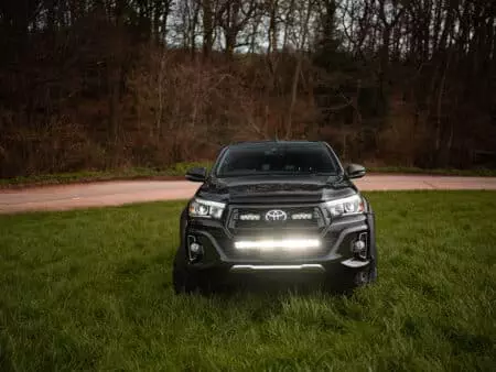 Toyota Hilux (2017+) – Sada pro světlomety do mřížky nárazníku