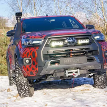 Toyota Hilux Invincible-X (2021+) – Sada do mřížky chladiče