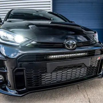 Toyota Yaris GR – Sada pro světlomety do mřížky nárazníku