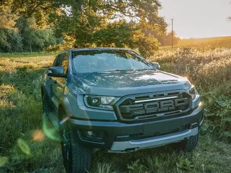 Ford Ranger Raptor (2018+) – sada pro osvětlení do mřížky chladiče