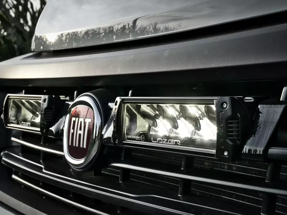 Fiat Ducato (2014+) – Sada pro osvětelní do mřížky chladiče