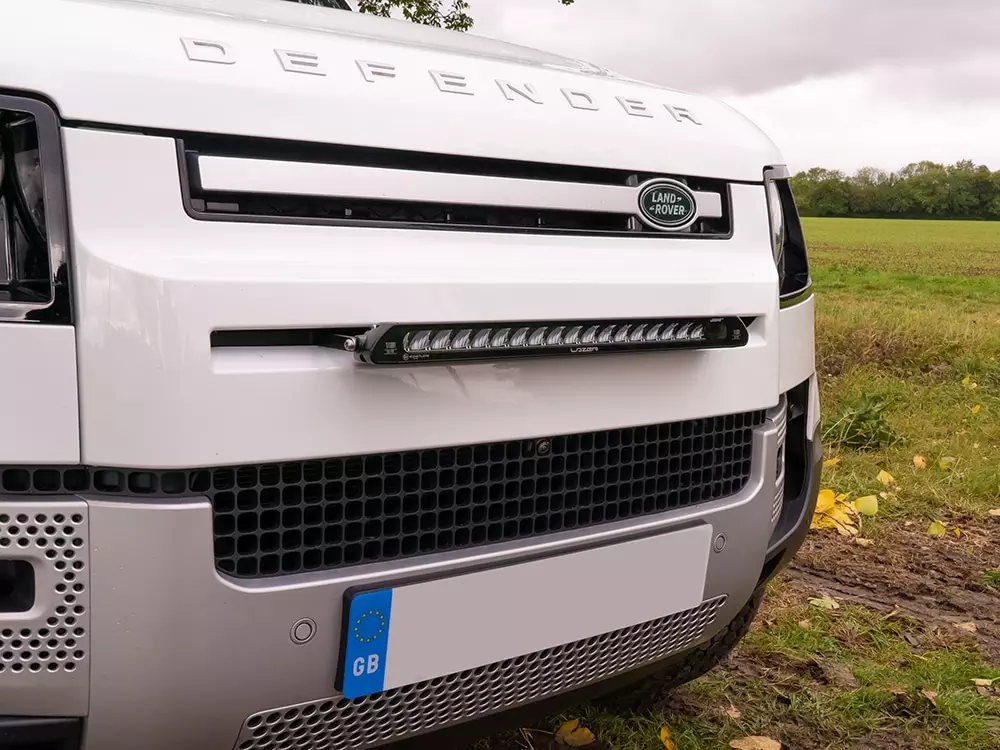 Land Rover Defender (2020+) – Sada pro světlomety do střední mřížky chladiče
