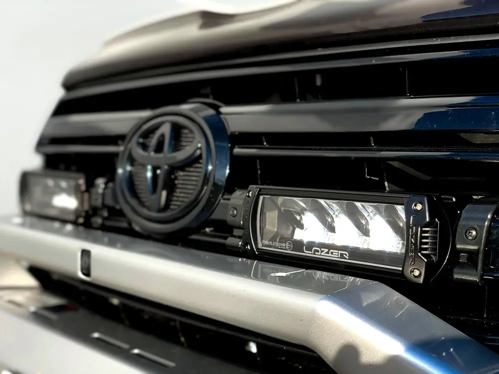Toyota Landcruiser 200 – Sada pro světlomety do mřížky chladiče