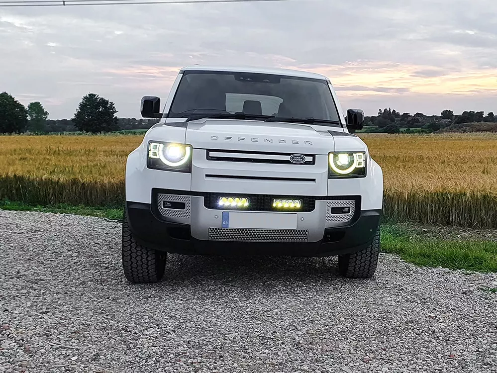 Land Rover Defender (2020+) – Sada pro světlomety do mřížky chladiče