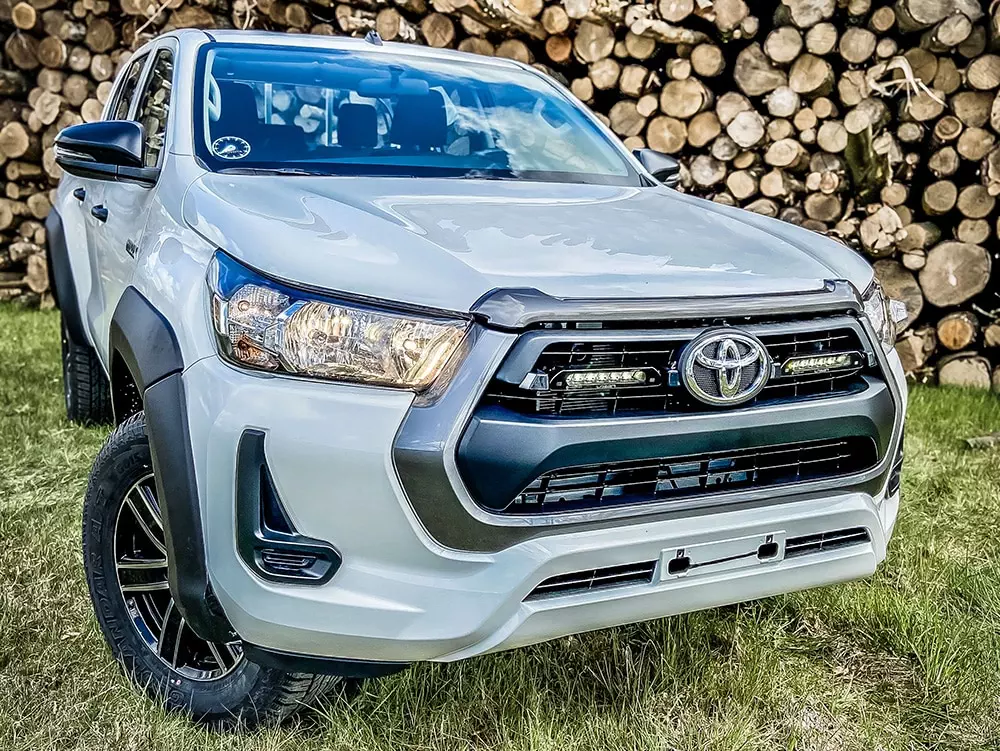 Toyota Hilux (2021+) – Sada do mřížky chladiče