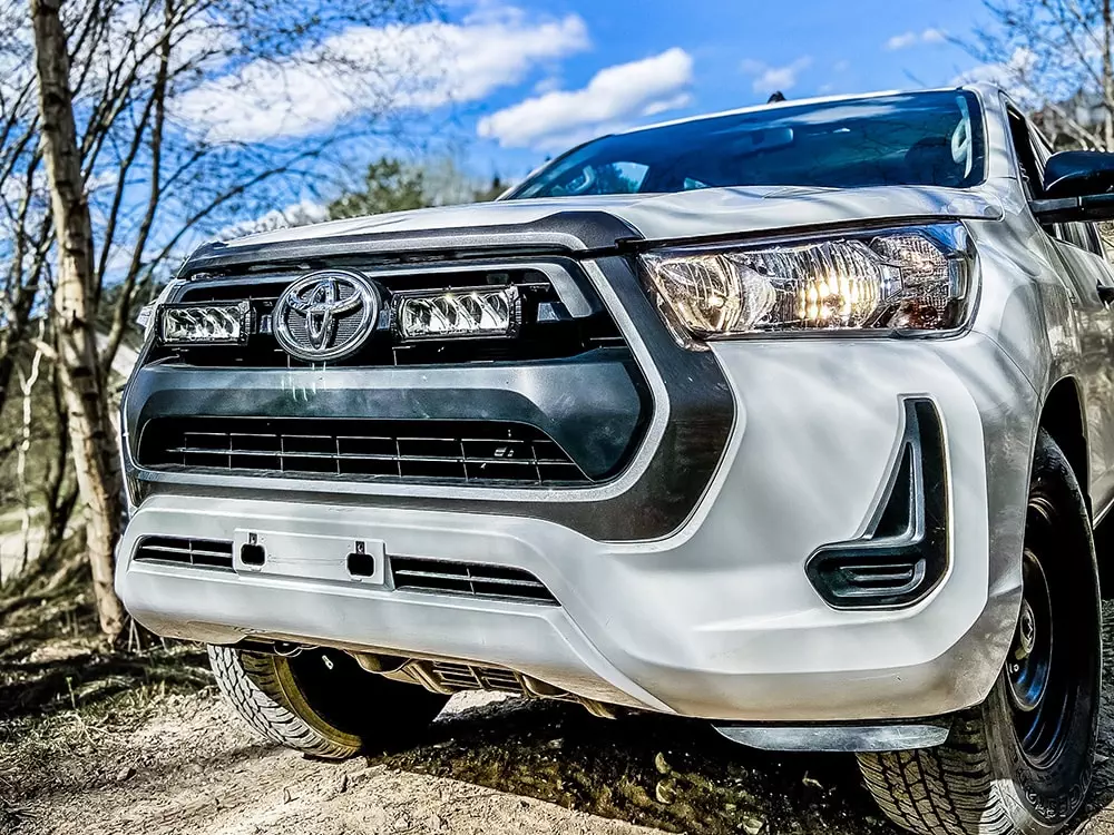 Toyota Hilux (2021+) – Sada do mřížky chladiče