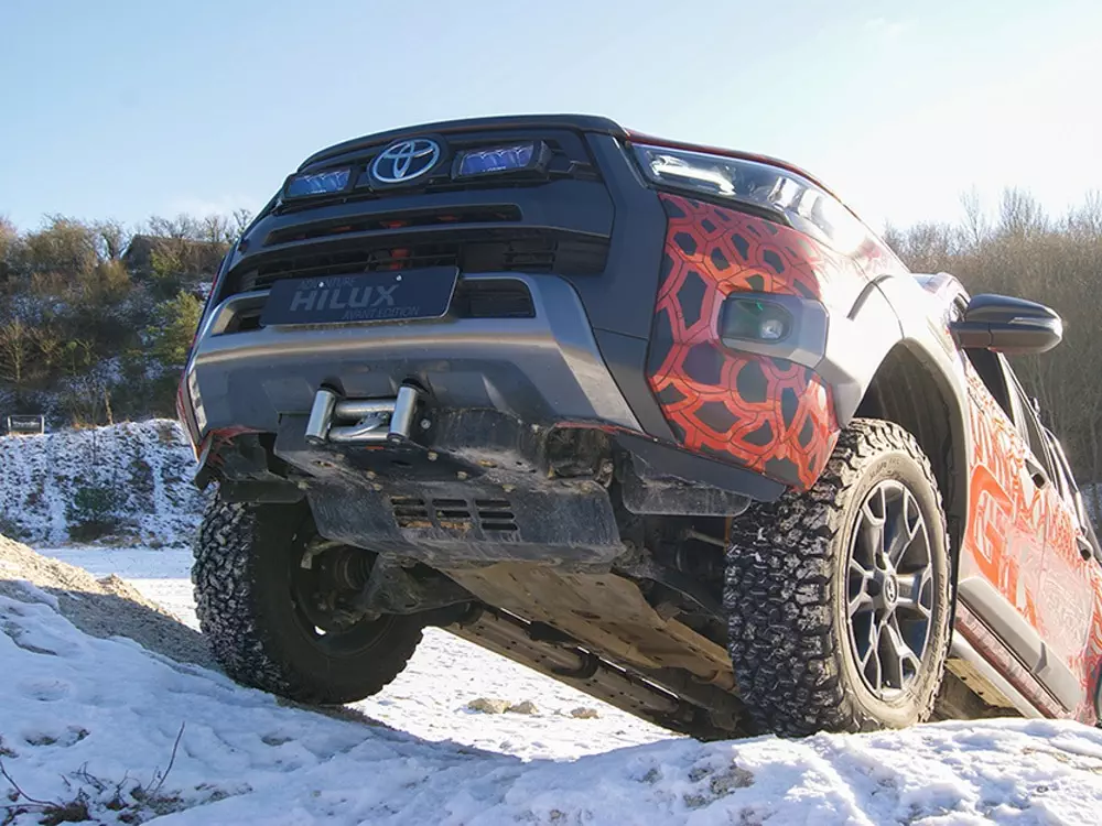 Toyota Hilux Invincible-X (2021+) – Sada do mřížky chladiče