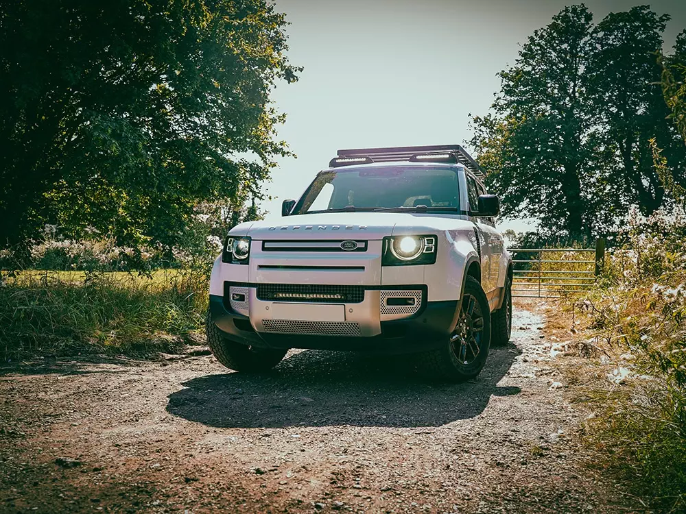 Land Rover Defender (2020+) – Střešní držáky světlometů