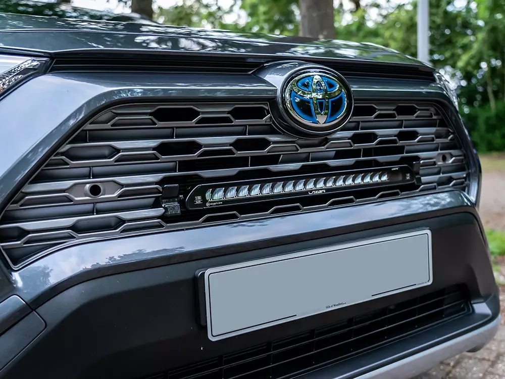 Toyota RAV4 Hybrid (2019+) – Sada pro osvětlení do mřížky chladiče