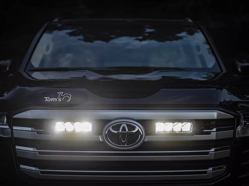 Toyota Landcruiser 300 – Sada pro světlomety do mřížky chladiče
