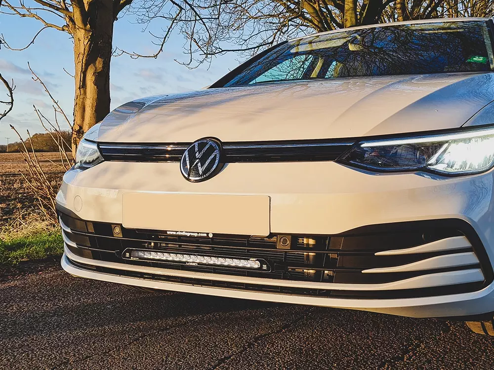 VW Golf MK8 (2020+) – Sada pro světlení do mřížky chladiče